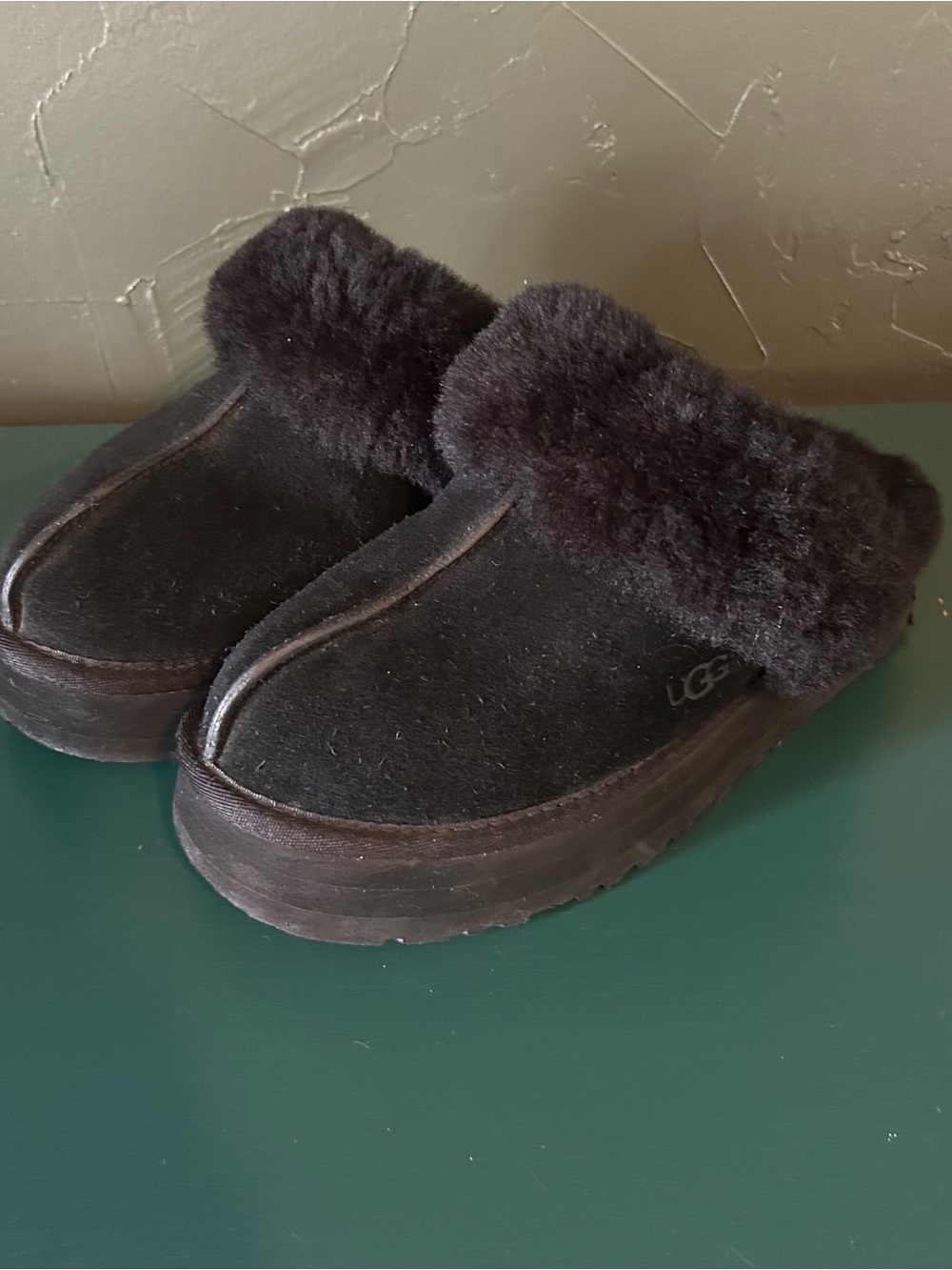UGG Black Shearling Slip-On Clog Disquette Slipper Size 7